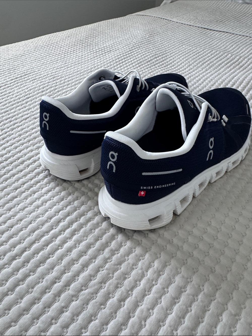 On Running Navy & White Men's Cloud Sneakers #onrunning #onshoes #oncloud - Picture 8 of 8